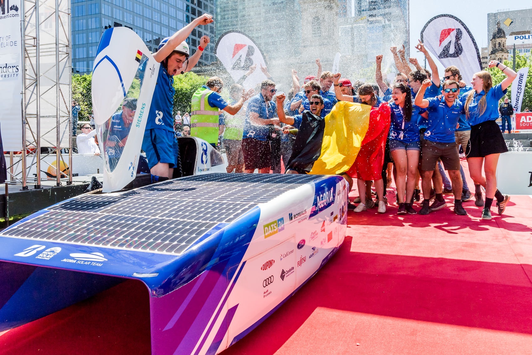 World solar challenge. World solar challenge 2019. 2015 world solar challenge. unsw solar race team. australian solar challenge.